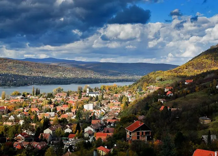 Holló Panzió 3* Visegrád